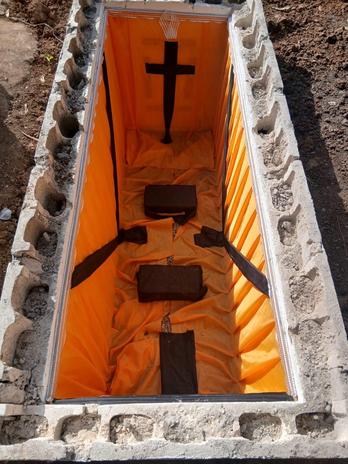 An orange and brown lined vault